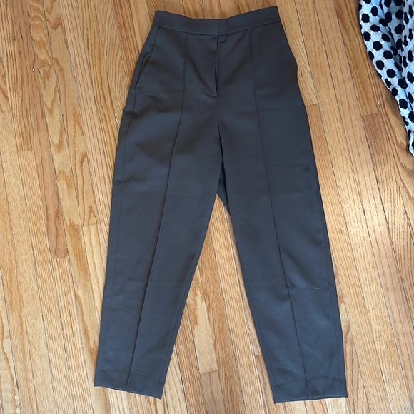 Babaton Aritizia cropped olive green trouser in size 0 - Picture 1 of 3